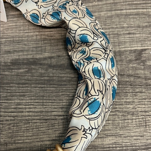 Piper K | Scarf Necklace - Picture 5 of 10